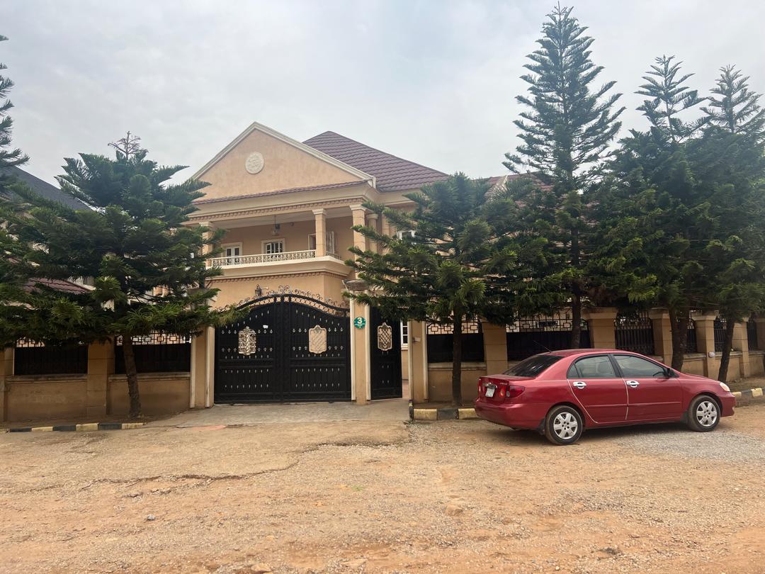 Fully Furnished & Serviced 5 Bedroom Detached Duplex At Life Camp, Abuja